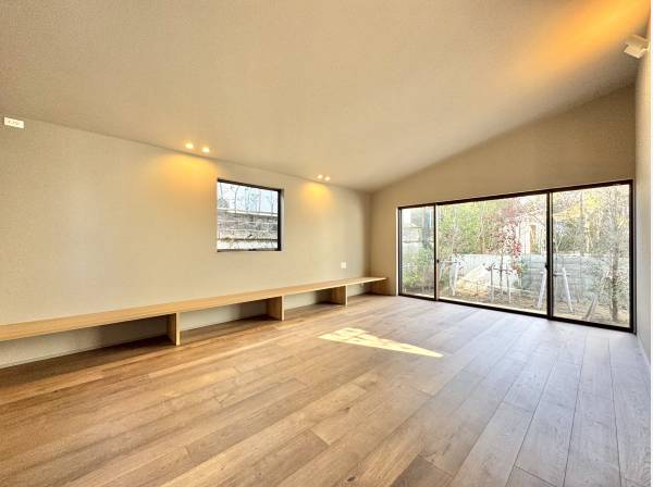 視線が抜けるLDK 空気まで心地いい。