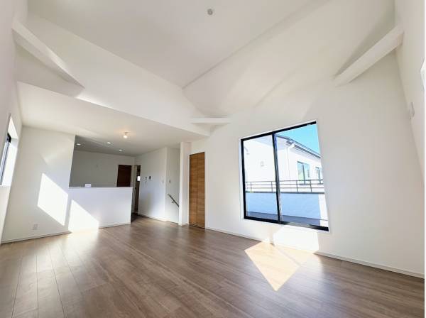 家族が集まってもゆとりある広さです