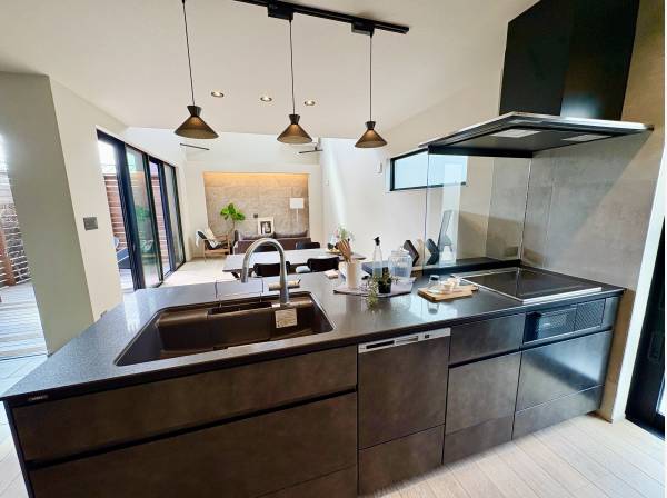 対面キッチンのため自然と家族の会話が増える設計！