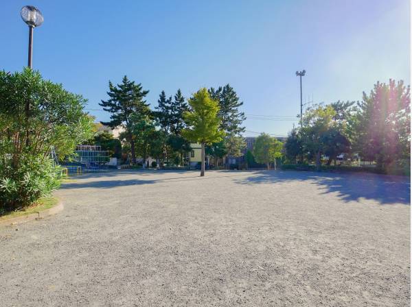 片瀬山南公園まで徒歩3分 (約200ｍ)