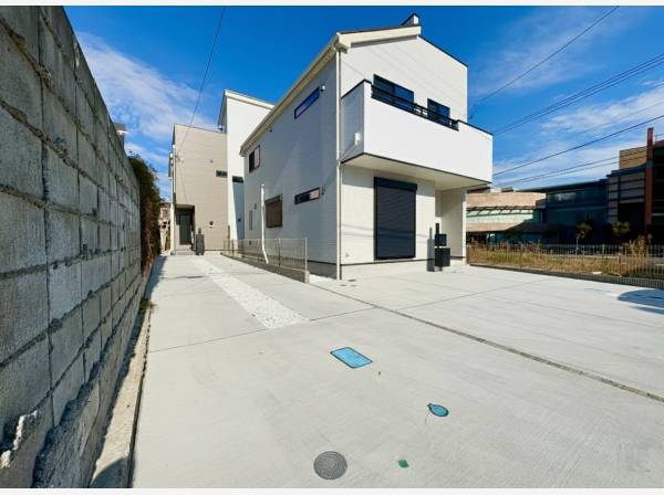 カースペース3台、奥側の物件となります