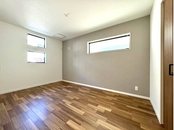 主寝室も落ち着きのある空間