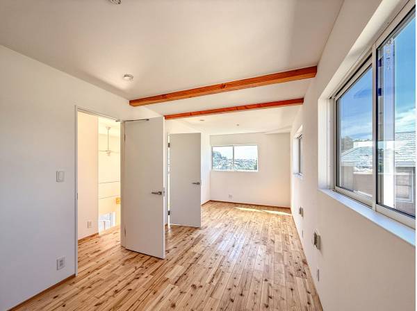 10.6帖の洋室は、簡単な工事で二部屋へと間取り変更が可能です