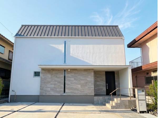 スタイリッシュな外観。閑静な住宅街に調和するデザイン