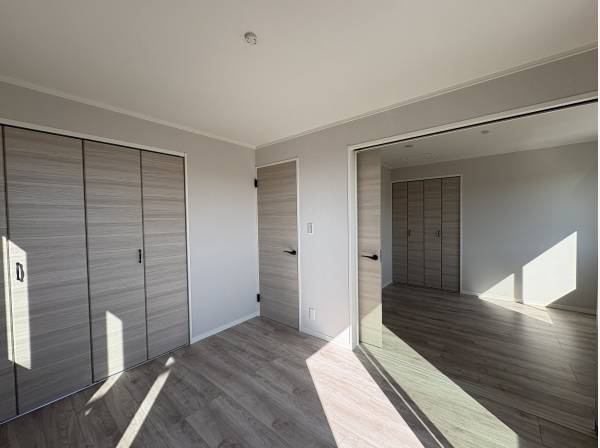 ３階の洋間です