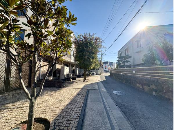 静かな街並みを抜けるとすぐに逗子海岸へつながる嬉しい距離感