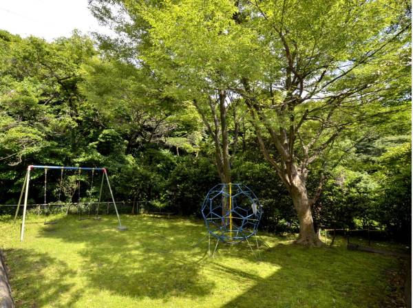 篠山公園まで徒歩2分（約140m）