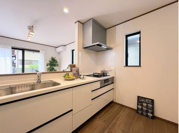 白で統一されたおしゃれなキッチン