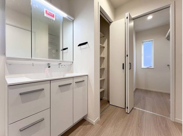 ランドリールームとFCが隣接し家事同線スムーズ