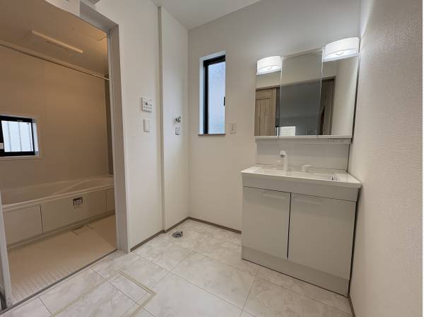 洗面所も広いですね！