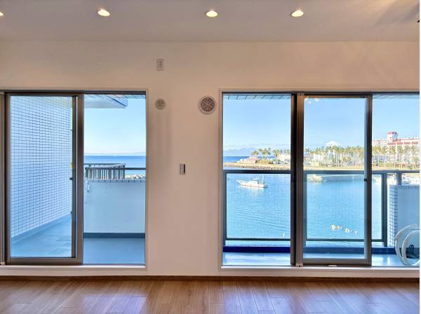 景色とつながる湘南らしいインナーデザイン