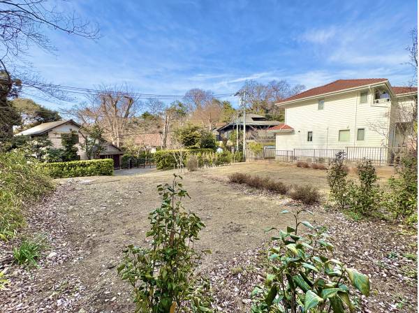 車通りが少なく、運転に自信のない方にも安心の立地です