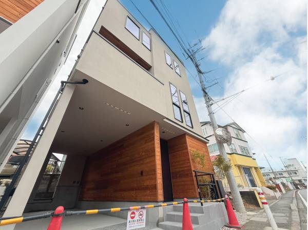 ビルトインガレージ付き！日当たりの良い素敵な邸宅です！