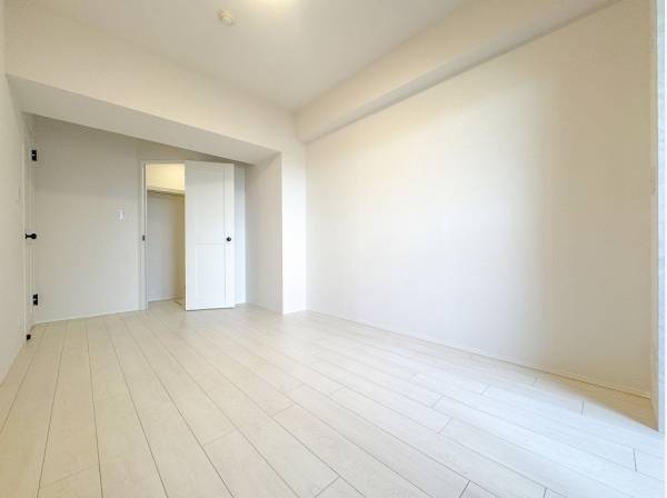 約7帖の洋室にはウォークインクローゼットを完備しています