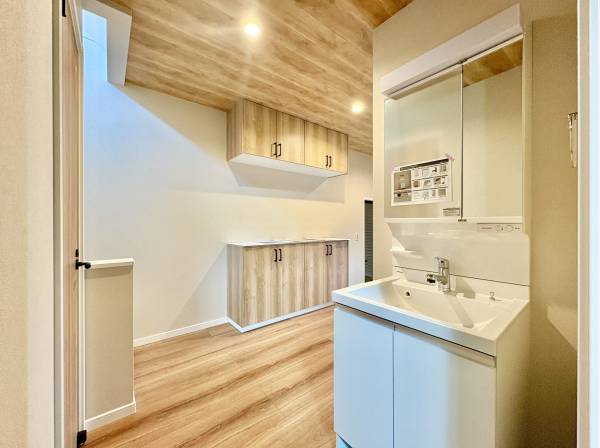 玄関を入ると、ウェルカム手洗いがあり、帰宅後の手洗いを習慣化できます