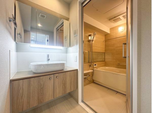 おしゃれな造作洗面台で毎日の身支度も特別なひと時に