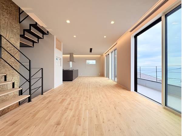 奥行きのある広々とした空間