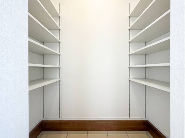 大きなシューズインクロークで玄関周りもスッキリ！