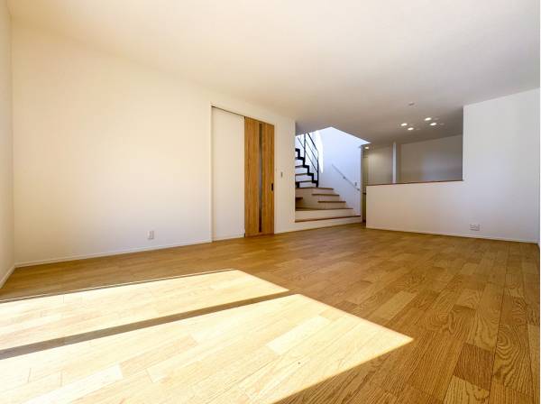 リビングに床暖房を完備した18.5帖のLDK