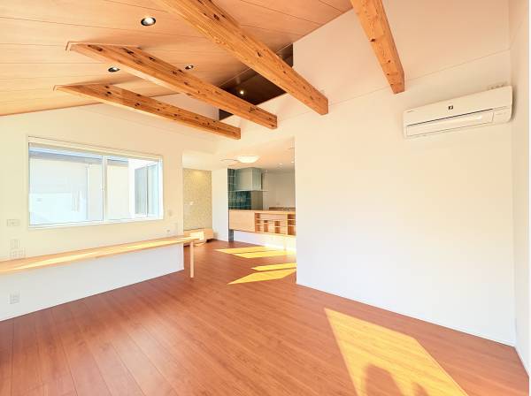 勾配天井のリビング