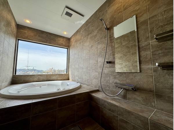 一日の疲れを癒す、贅沢なビューバス仕様