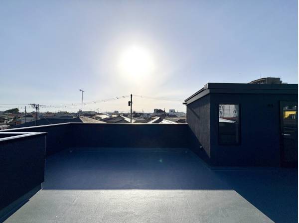 開放的な眺望のルーフバルコニー
