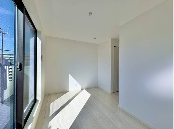 各居室には収納力のあるクローゼットを完備しております