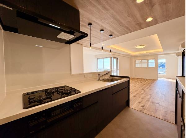 海を眺望しながら料理を楽しめます