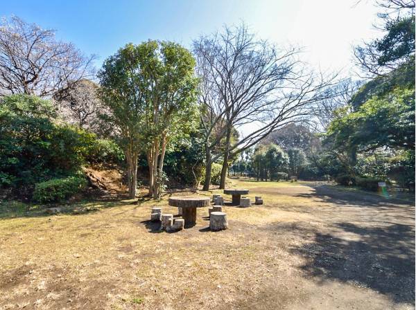 片瀬山公園まで徒歩7分（約500m）