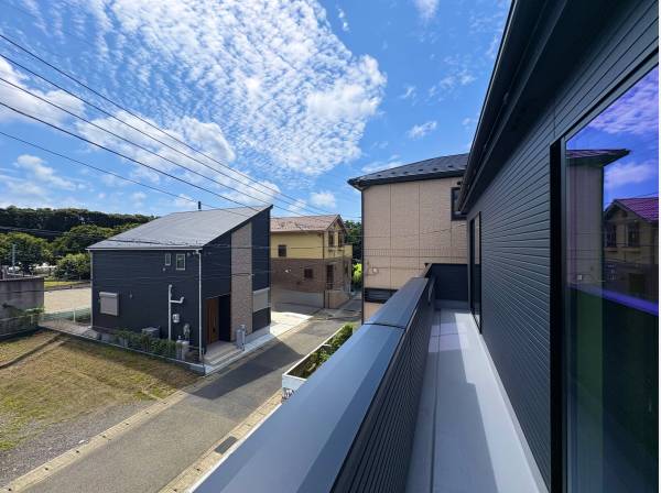 2階バルコニーは開放的です