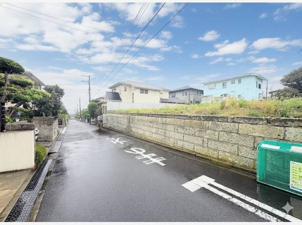 南側ひな壇につき日当たり良好です