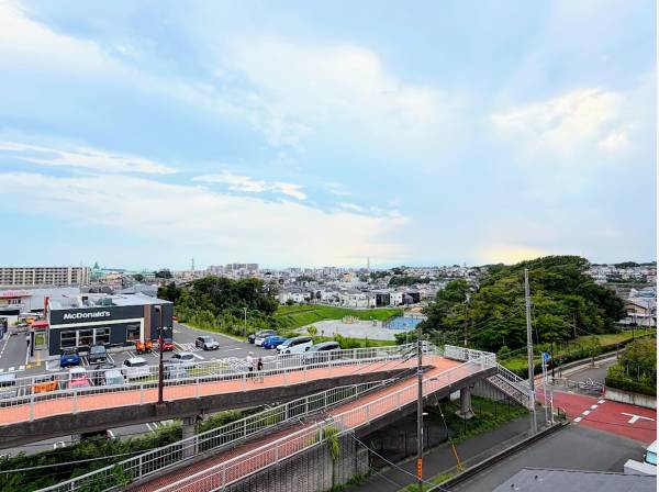 晴れた日には江の島と富士山を望みます