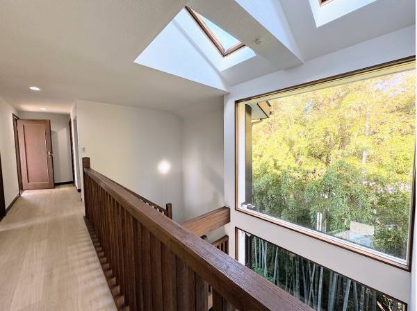 吹き抜けとなっており開放感があります