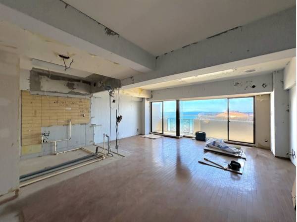 お部屋にいながらも海を望むことができます。