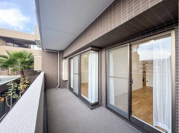 メイン・サブバルコニーはどちらも広々しています