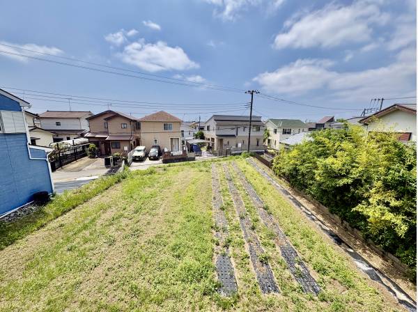 LDKの目の前は畑なので、開放的で日当たり・可座通り良好です！