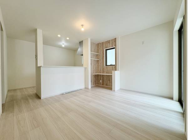 広々空間ダイニングキッチン。スタディカウンター付き