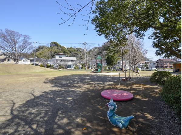 逗子第一運動公園まで徒歩5分（約350m）