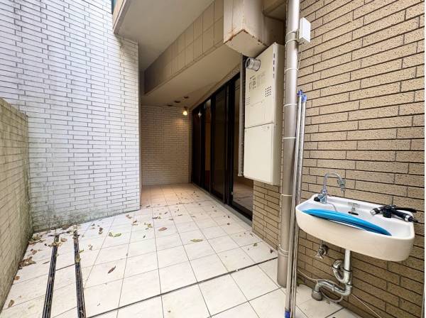 バルコニーに水栓もついております！