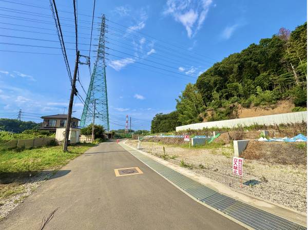 駐車も広々アプローチ