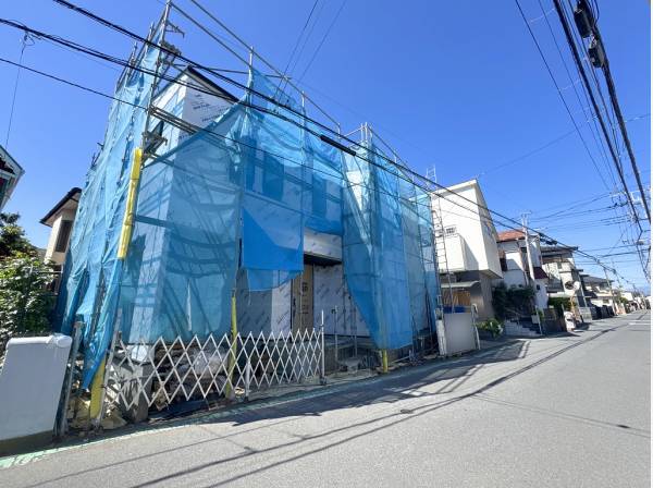 ビルトインガレージが品格を添えたモダンな外観