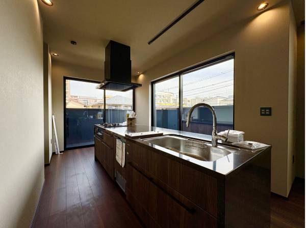 日々の料理が楽しくなるアイランドキッチン！