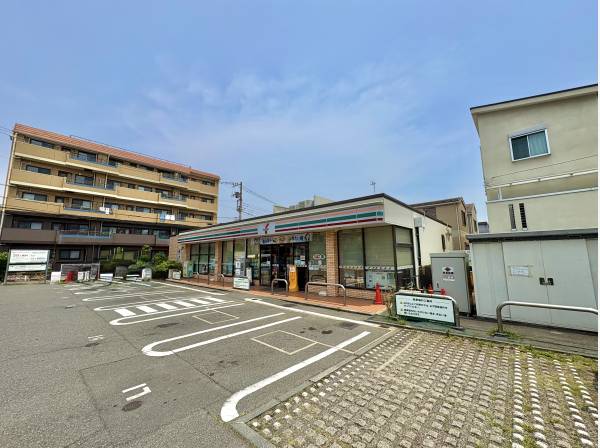 セブンイレブンまで徒歩２分（約140ｍ）