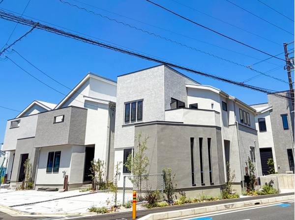 陽の光に包まれた南東角地のロケーション