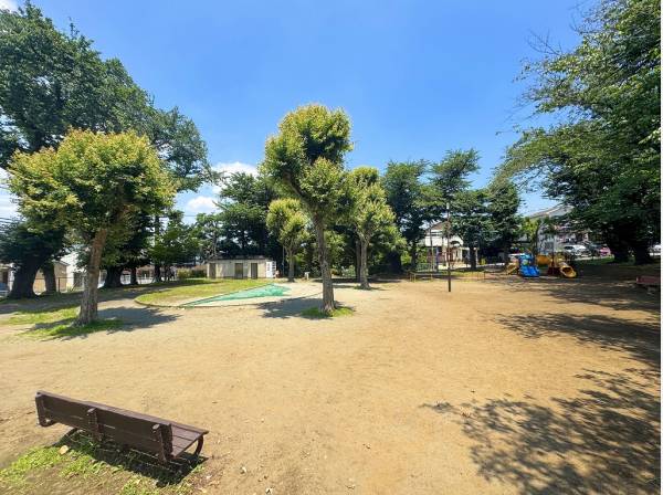 柄沢公園まで徒歩4分（約300m）