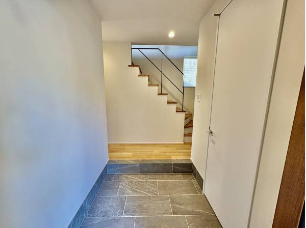 玄関も広くて、収納力もあります。