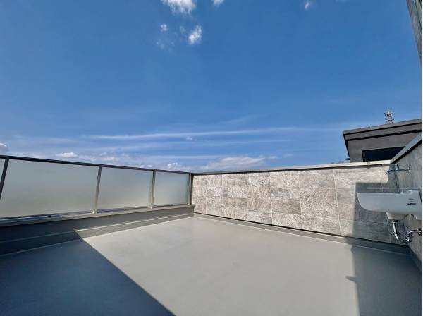 ルーフバルコニーからの眺めも素敵ですよ
是非内覧に来てくださいね