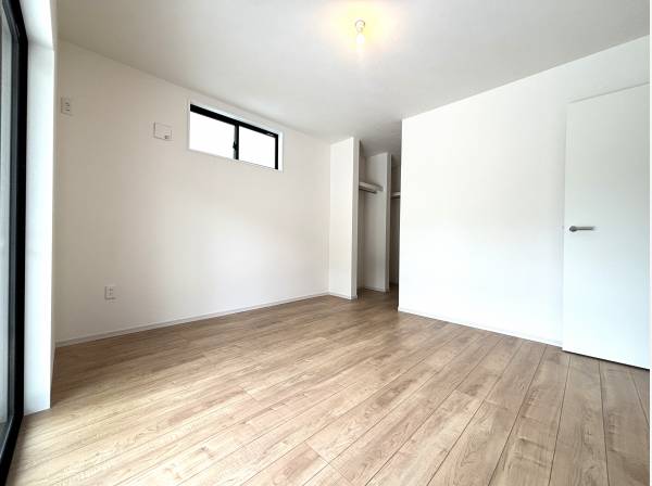 洋室は2部屋。サービスルームは約5.3帖あり一部屋として機能します。