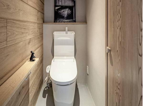 トイレの内壁もオシャレに造作されています