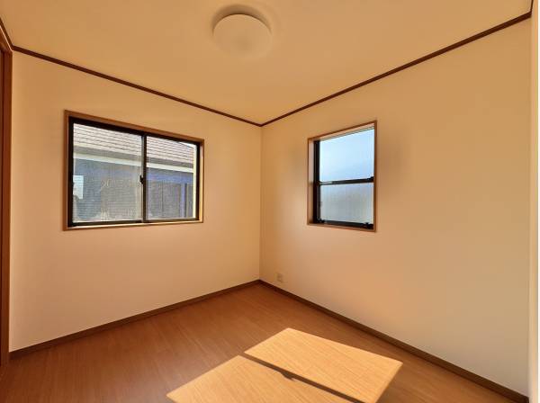 採光が１つのアクセントになり、プライベートな空間には太陽の陽差込む